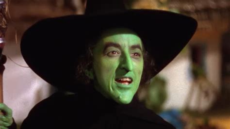 scary reason  wicked witch actress couldnt eat   wizard