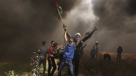 nine killed in gaza as palestinian protesters face off with israeli