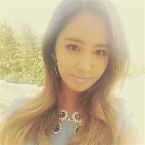 Snsd Yuri Updates Fans With Her Pretty Selca Pictures Wonderful