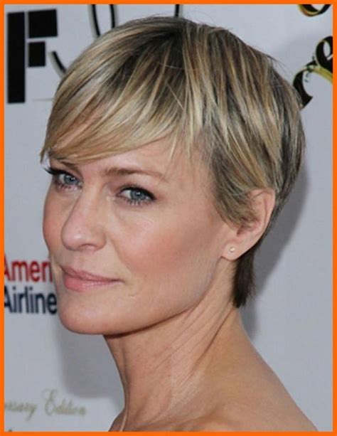 15 Best Short Hairstyles For Women Over 40 With Thin Hair