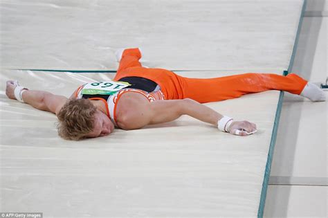 dutch gymnast epke zonderland falls flat on his face during final of