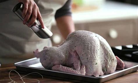 how to cook your first thanksgiving turkey