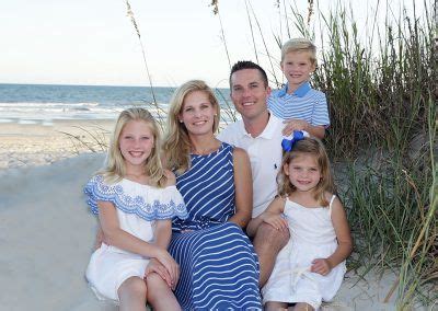 family beach photography session   wear tips  beach attire