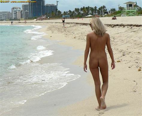 free nude beach babe pictures