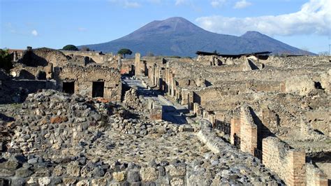roman city pompeii buried by mt vesuvius eruption rediscovered on