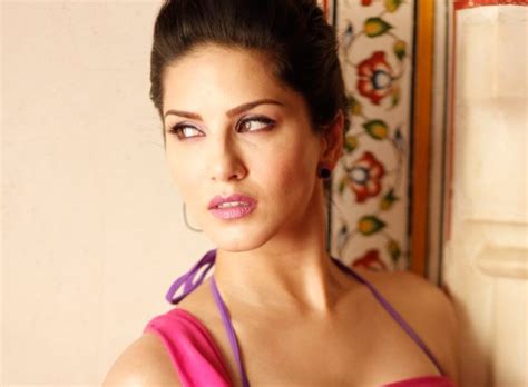Pink Pink Sunny Leone Hd Wallpapers1