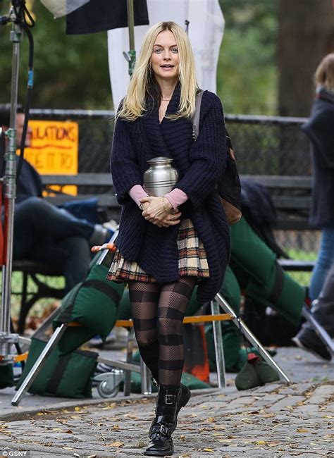 Heather Graham 43 Shows Off Her Bare Midriff On Set Of
