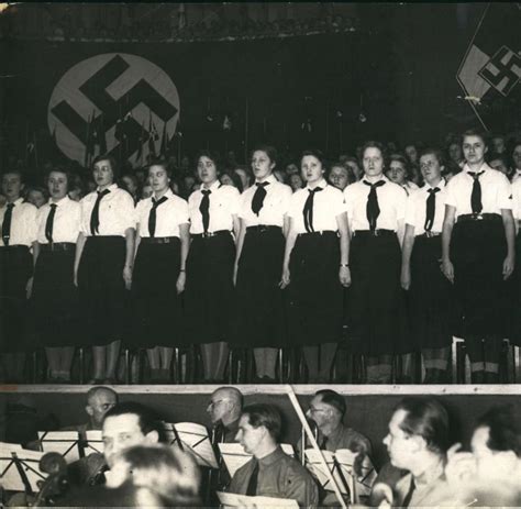 Hitlerjugend So Wurden Aus Kindern Glühende Nazis Welt
