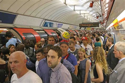 London Weather Rush Hour Tube Passengers Swelter In 34c