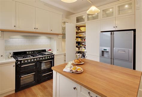 small traditional kitchen