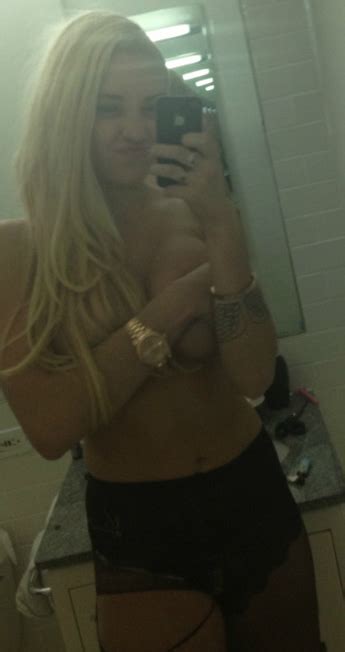 amanda bynes topless breast pictures