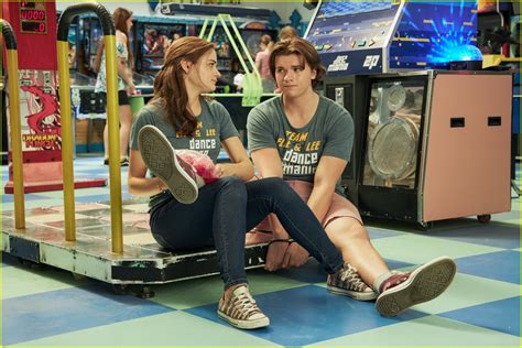 Joey King Reveals That Kissing Booth 2 Ddr Scene Wasn T