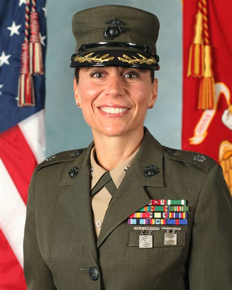 controversy surrounds firing  marines female recruit battalion