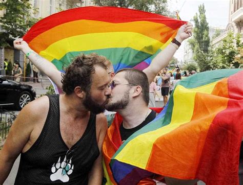 Thousands Attend Lgbtqi Pride March In Ukraine Despite Far Right