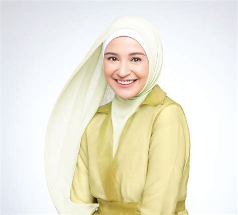 10 Gaya Hijab Shireen Sungkar Inspirasi Ramadan Syari Dailysia