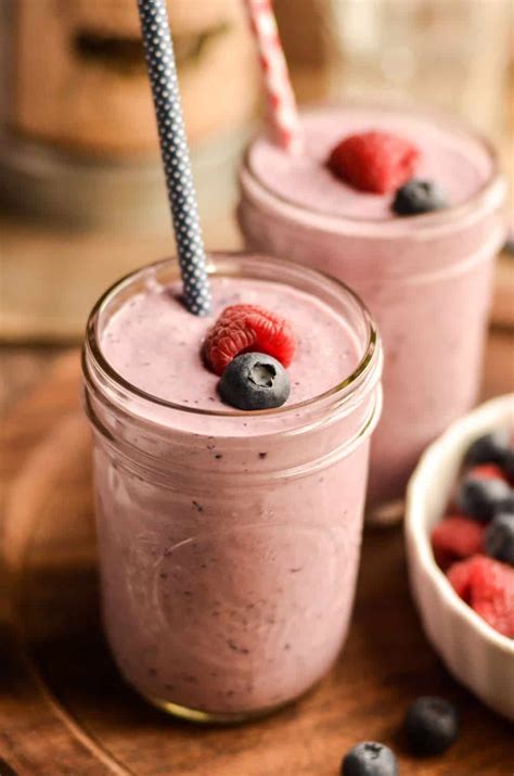 mixed berry oatmeal smoothie  chia seeds diycandycom