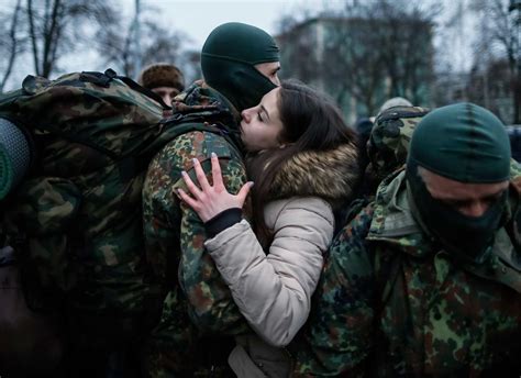 ukrainian soldier saying goodbye to his lili marleen [2560x1859