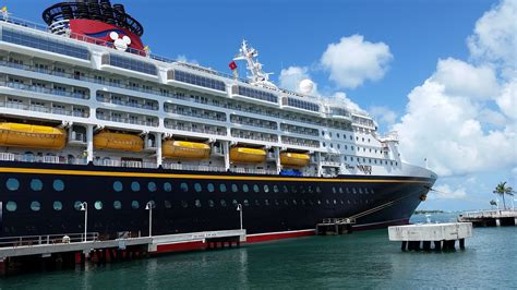 disney  cruise ship profile  photo