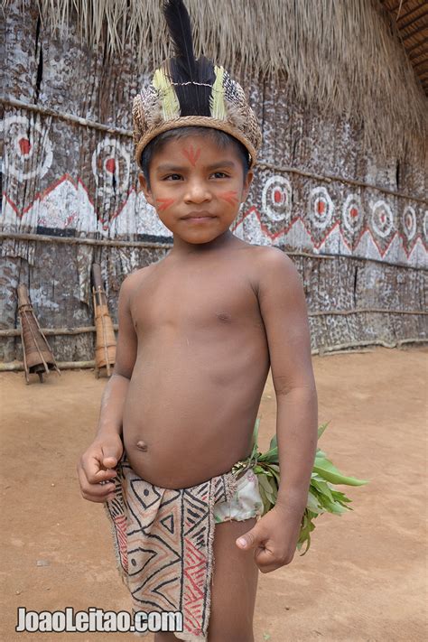 tatuyo incredible life   surviving amazon brazilian tribe