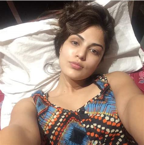 Hot Beautiful Actress Rhea Chakraborty Latest Hd Images