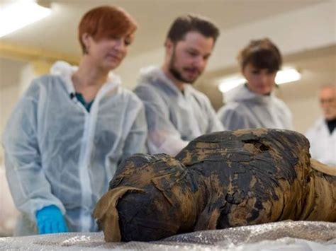 polish scientists discover world s first pregnant egyptian mummy
