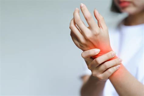 wrist sprain symptoms  treatment  elite sports