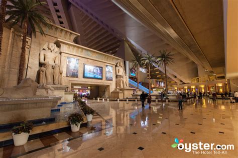 luxor hotel casino review    expect   stay
