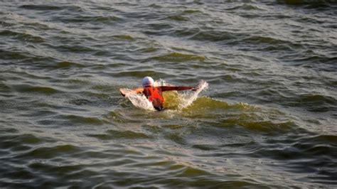 11 yr old girl plans to swim across ganga by covering 550 km in 10 days