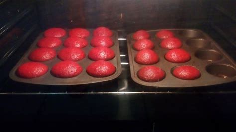 red velvet cupcakes pasteles d lulú red velvet cupcakes muffins