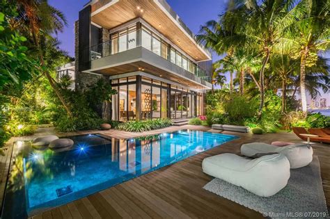 luxury mansions  sale  miami beach   million