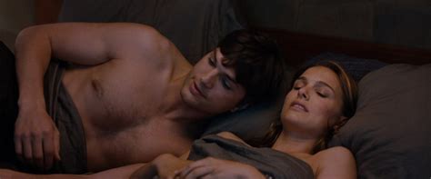 naked natalie portman in no strings attached