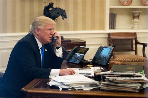 trump   messy desk tips  keeping  office tidy vogue