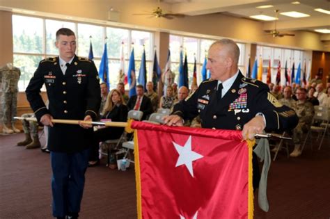 Oneil Becomes Commander Of Usarak Article The United States Army