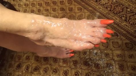 fetish lady imperatriza extremely long red toenails with