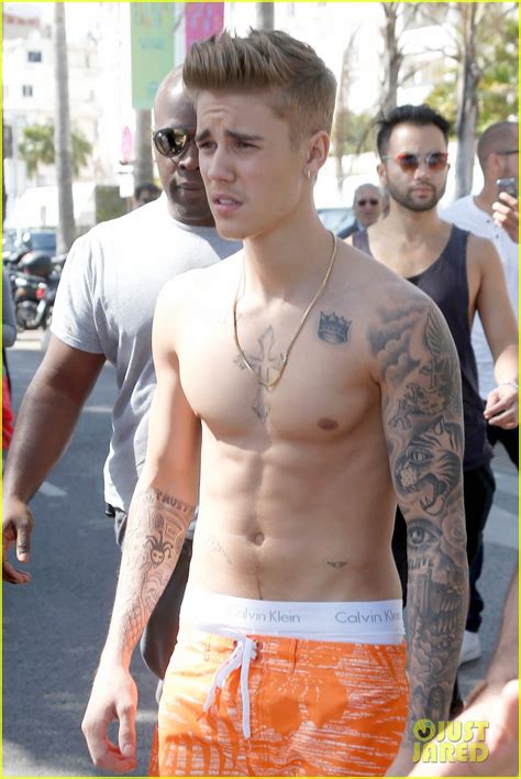 Justin Bieber Goes Shirtless Again While Hanging Out At