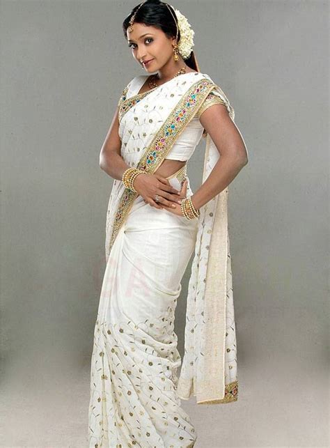 akshaya in white saree photos all pics
