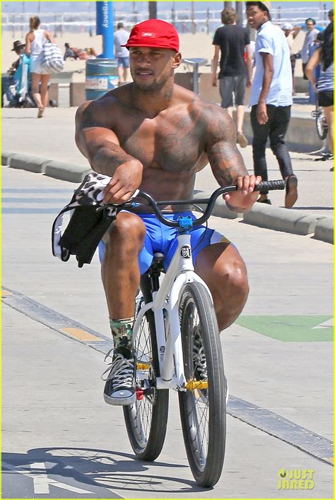 kelly brook s fiance david mcintosh is too sexy for his shirt on venice