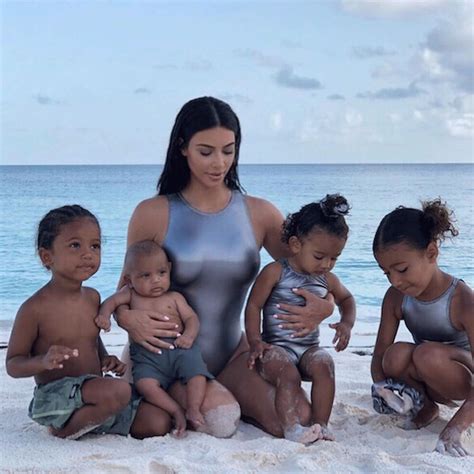 Kim Kardashian Publie Enfin Une Photo Avec Ses Quatre Enfants E