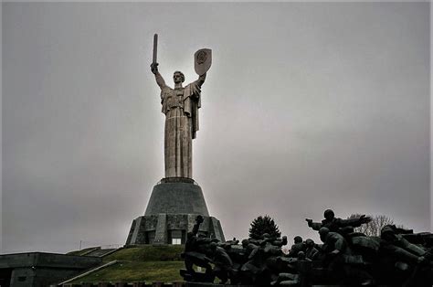 fieggentrio enorme monumenten mother motherland oekraine