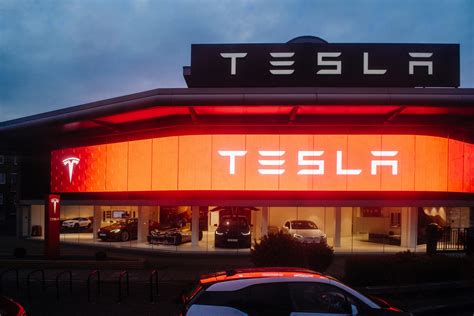 tesla electric car company working   battery technology claims  electric car  cost