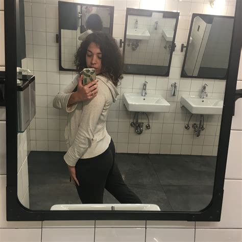 We Tested Out Some Butt Selfie Tips