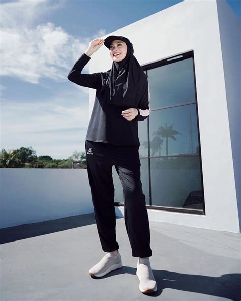 5 Inspirasi Outfit Olahraga Hijab Kece Dan Santun Buat Olahraga Di Gbk
