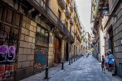 barcelona city street earth trekkers