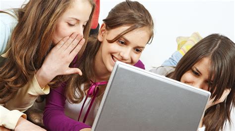 Los Menores Acceden A La Pornografía Online Desde Los 10 Años