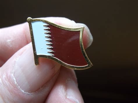 qatar flag pin