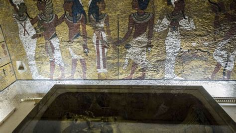 egypt explores king tut s tomb searching for queen nefertiti
