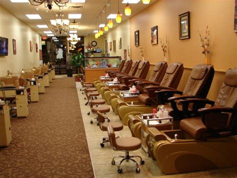 famous nails spa