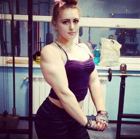 20 Unbelievable Pictures Of The Muscle Barbie Julia Vins Blogrope