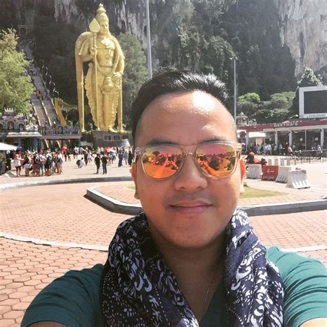 selfie at the batu caves temple mirrored sunglasses men mens