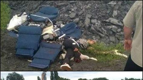 ukraine rescuers recover  bodies  malaysian airlines plane crash site